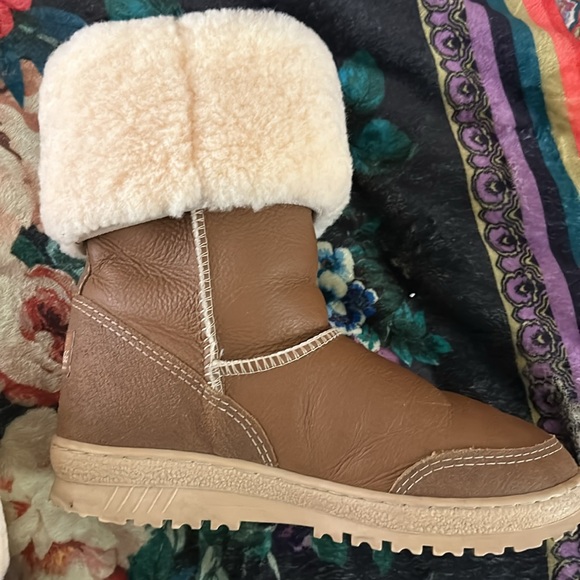 Australian Uggs brown leather. - Picture 4 of 7